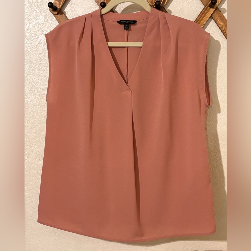 NWOT Banana Repulic Blouse Sleeveless Mauve V Neck Womens Small